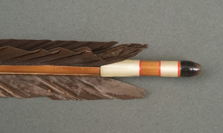 JAPON - Période Showa (1926-1989) - Carquois en bambou et ses huit flèches - Pé…