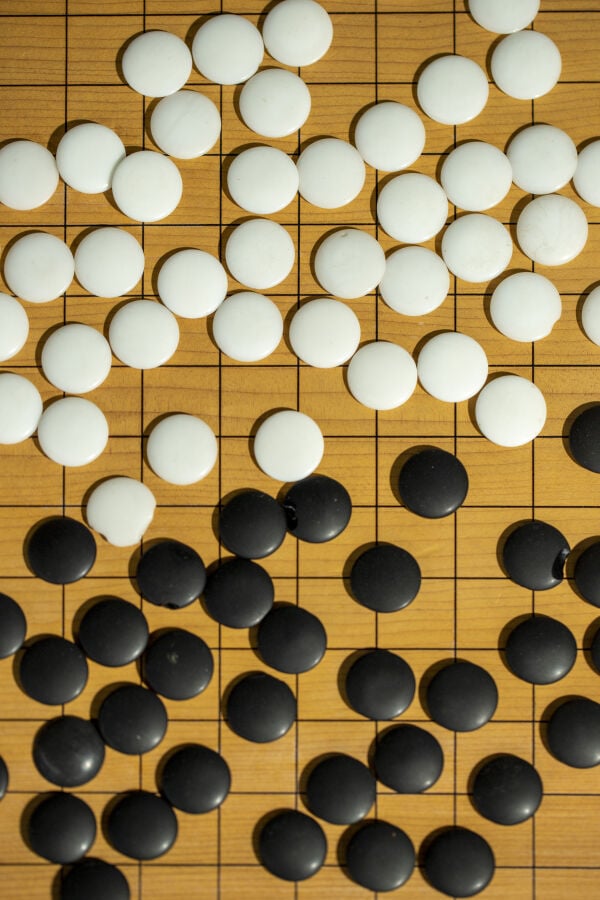 JAPON - Période Showa (1926-1989) - Plateau de jeu de Go en bois massif de coul…