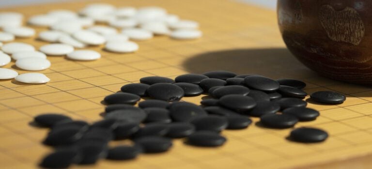 JAPON - Période Showa (1926-1989) - Plateau de jeu de Go en bois massif de coul…