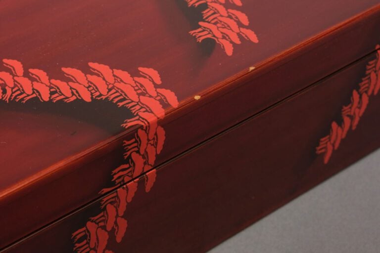 JAPON - Période Taisho (1912-1926) - Suzuri'bako (boîte à écrire) laquée rouge…