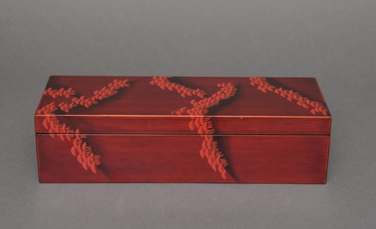 JAPON - Période Taisho (1912-1926) - Suzuri'bako (boîte à écrire) laquée rouge…