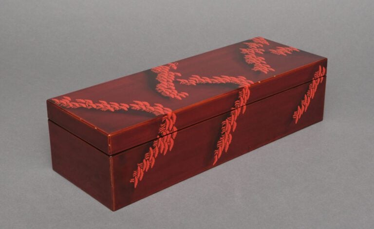 JAPON - Période Taisho (1912-1926) - Suzuri'bako (boîte à écrire) laquée rouge…