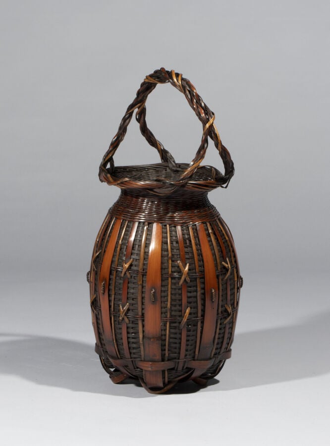 JAPON - Période Taisho / Showa (1912- 1989) - Panier Ikebana en bambou alternan…