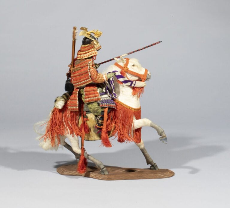 JAPON - XXème - Figurine représentant un cavalier Samurai vétu d'une armure col…