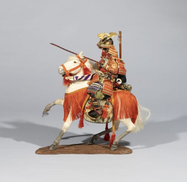 JAPON - XXème - Figurine représentant un cavalier Samurai vétu d'une armure col…