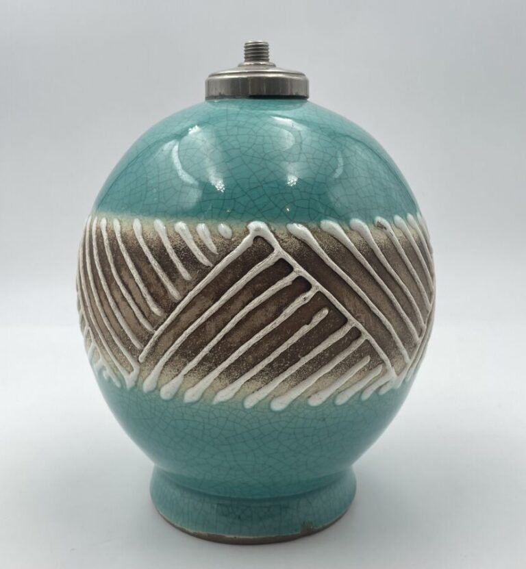 Jean BESNARD (1889-1958) - Vase sphérique sur petit talon, monté en lampe, en c…