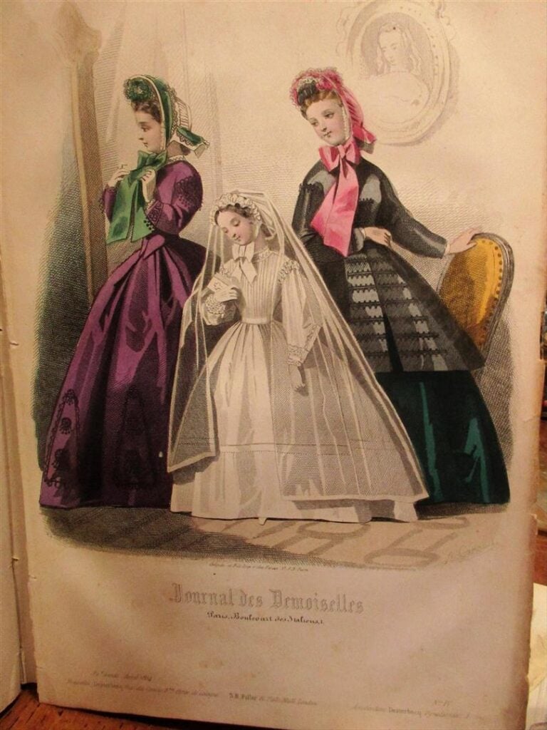JOURNAL des DEMOISELLES. Années 1860, 1864, 1865, 1867, 1869. - 5 volumes petit…