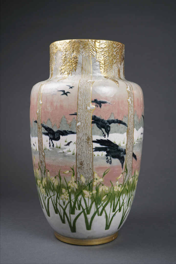 KELLER & GUERIN - LUNEVILLE - Vase en céramique émaillée à décor polychrome de…