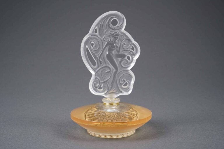 LALIQUE FRANCE - Modèle "Le Songe" - Flacon de parfum en cristal de forme disqu…