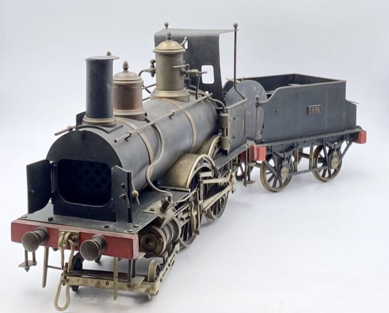 Locomotive type 220 à vapeur vive avec son tender marquée SEG - 1900 - Fabricat…