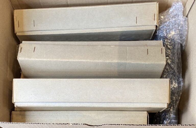 Lot d'environ 27 voitures voyageurs dont : - Martin MG Paris : rame 2 voitures…