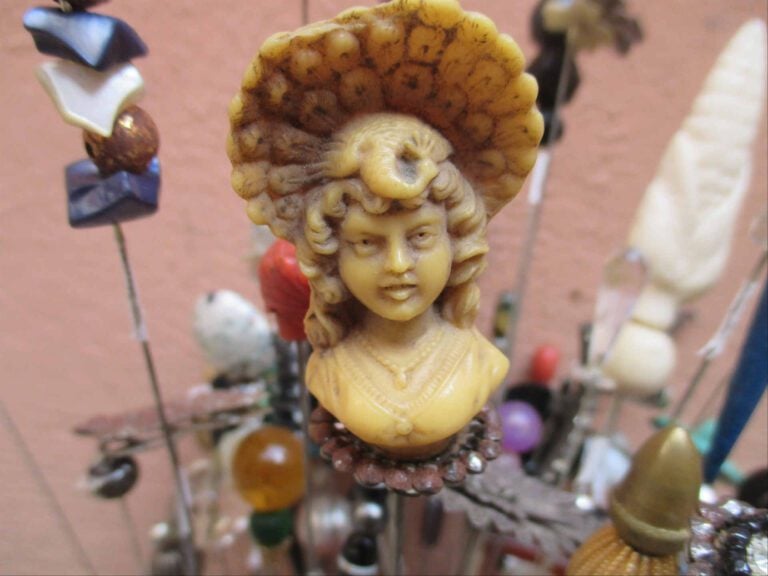 Lot d'épingles à chapeaux fantaisies.