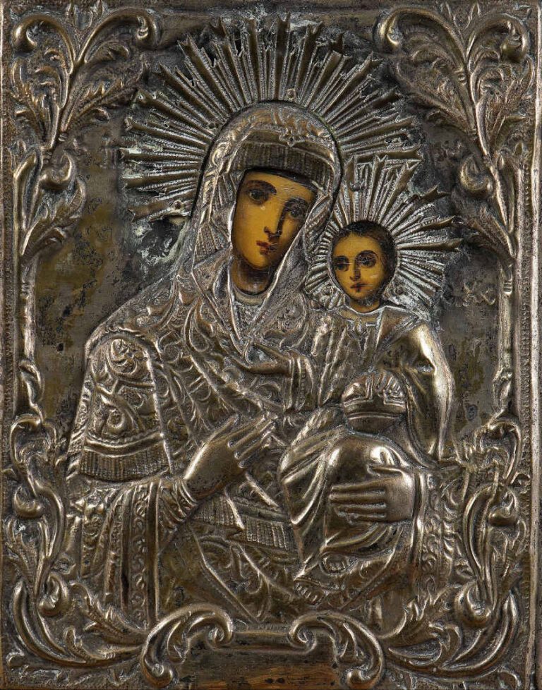 Lot de deux icônes de la Vierge de Tikhvine. - Oklads en cuivre dont une émaill…