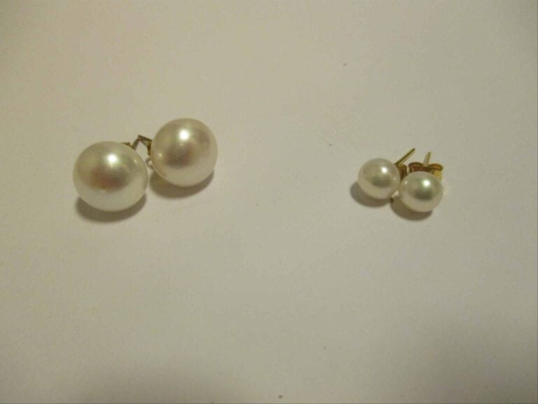 Lot de deux paires de boucles d'oreilles ornées de perles de culture d'eau douc…