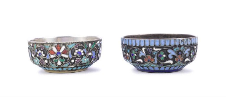 Lot de deux salières de forme circulaire en argent 84 zolotniks (875 millièmes)…