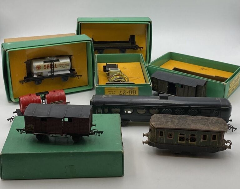 Lot de JEP - France 1960 HO en BO dont : loco vapeur avec tender type 232 bref…