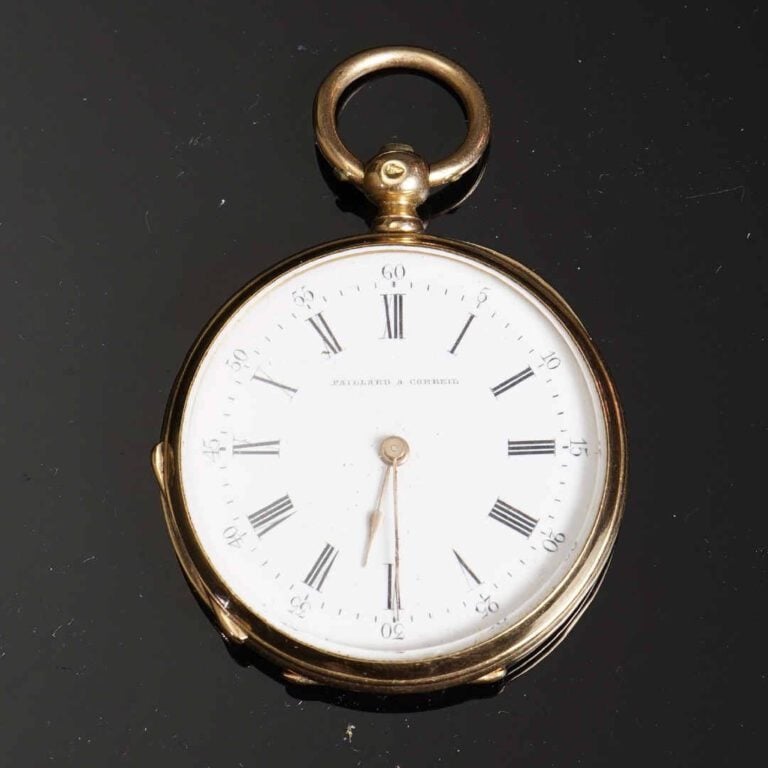 Lot de trois montres de col en or jaune 18K (750°/oo). - L'une signée Henry Cap…
