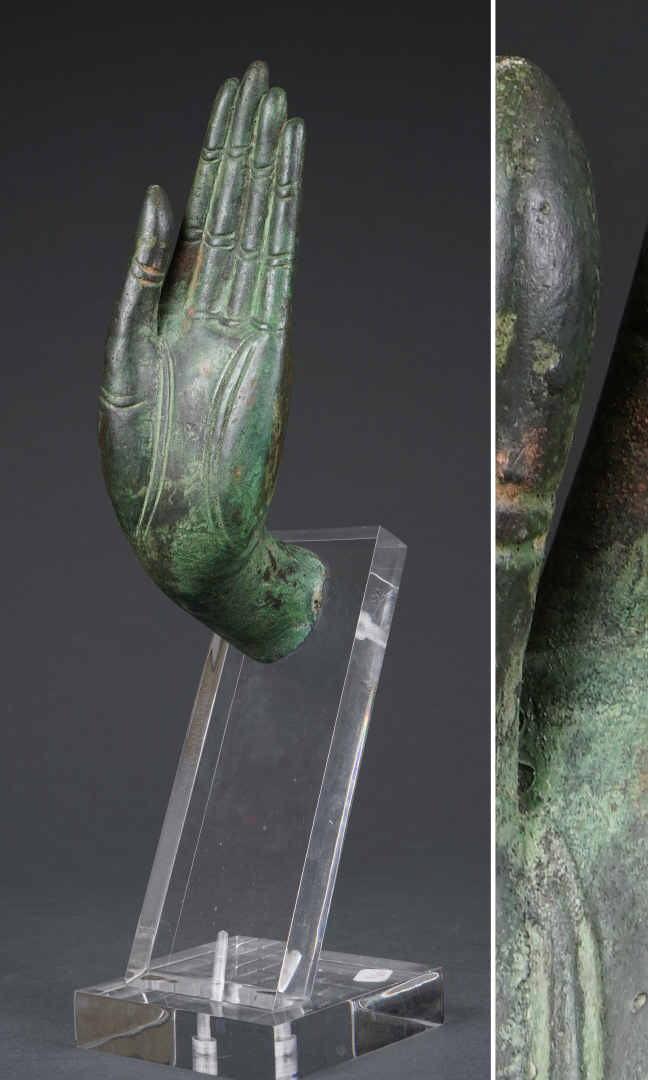 MAIN DE BOUDDHA ESQUISSANT LE GESTE DE L'ABSENCE DE CRAINTE, ABHAYA-MUDRA - Sud…