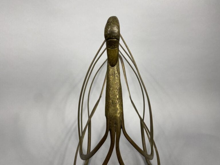 Maison JANSEN, attribué à - Porte-revues en bronze figurant un cygne - 46 x 32.…