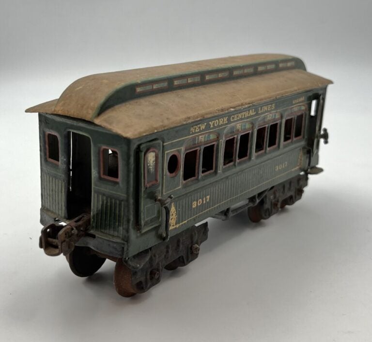 Marklin 1909, wagon New York Central lines. À bogies peint, aménagé avec person…