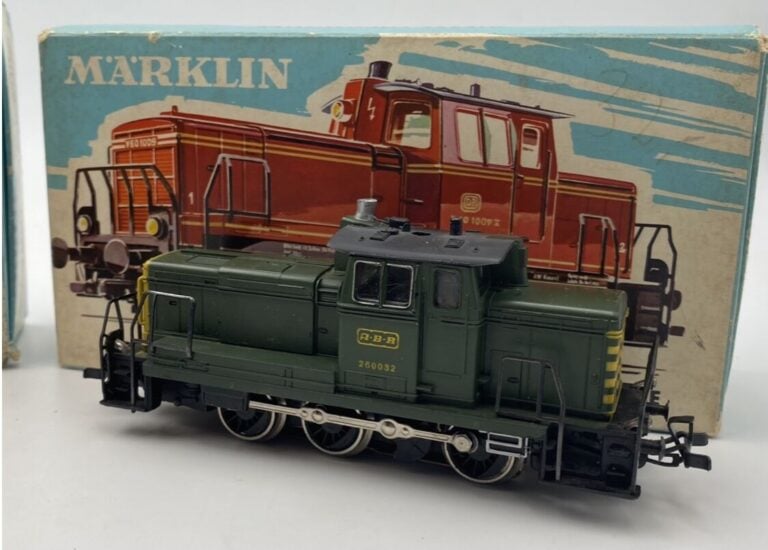 Marklin 2 locos en BO ; diesel triage ref 3069 et électrique manoeuvre bref 300…