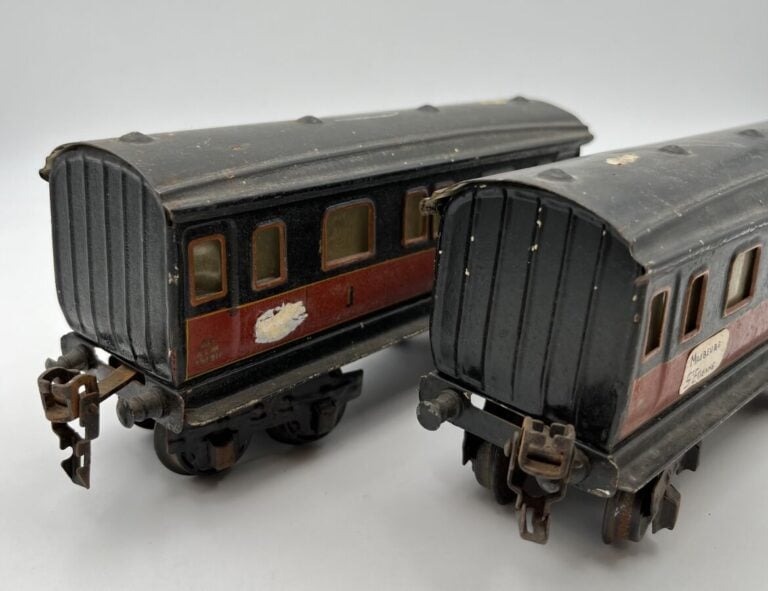 Marklin 2 wagons 1er classe rouge pour CV, état moyen