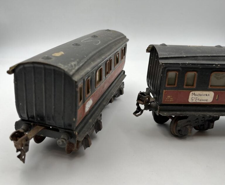 Marklin 2 wagons 1er classe rouge pour CV, état moyen