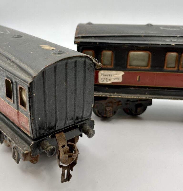 Marklin 2 wagons 1er classe rouge pour CV, état moyen