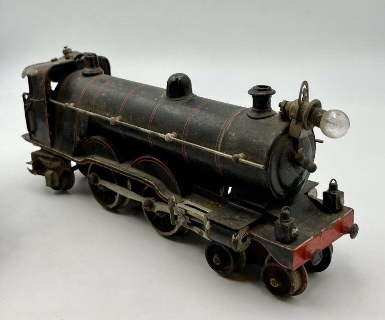 Marklin ; loco type vapeur 221 écart 0 mica électrique, avant 1914 en tôle pein…