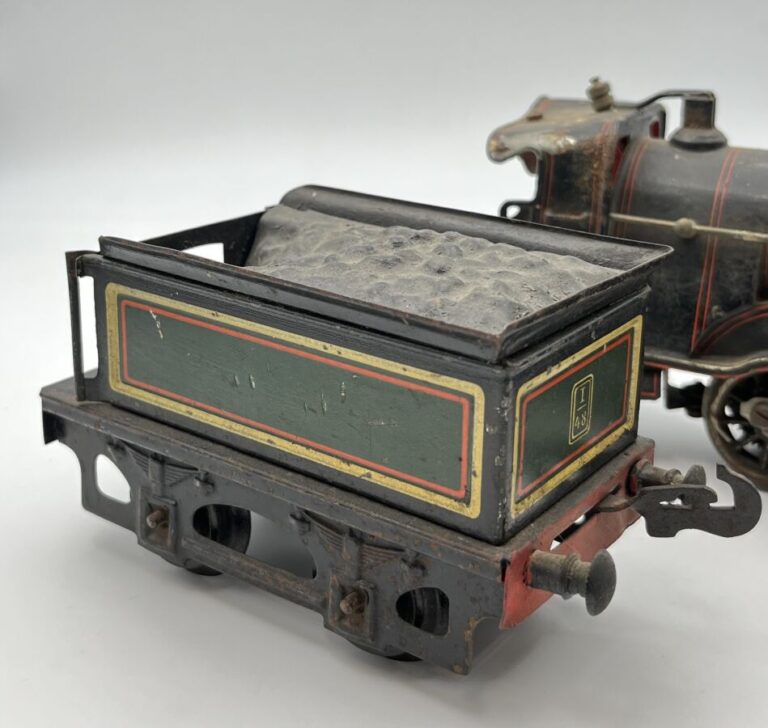 Marklin ; loco type vapeur 221 écart 0 mica électrique, avant 1914 en tôle pein…