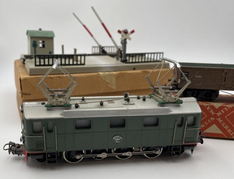 Marklin série 800; loco électrique 1D1 MS 800, wagon tombereau en BO - Ref331,…
