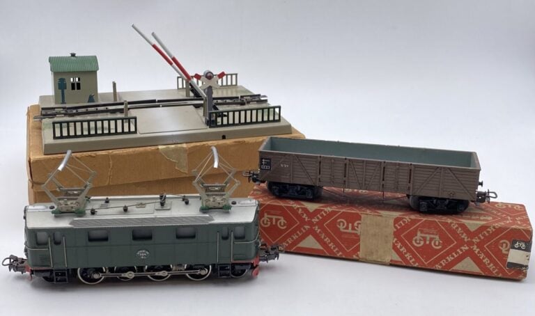 Marklin série 800; loco électrique 1D1 MS 800, wagon tombereau en BO - Ref331,…
