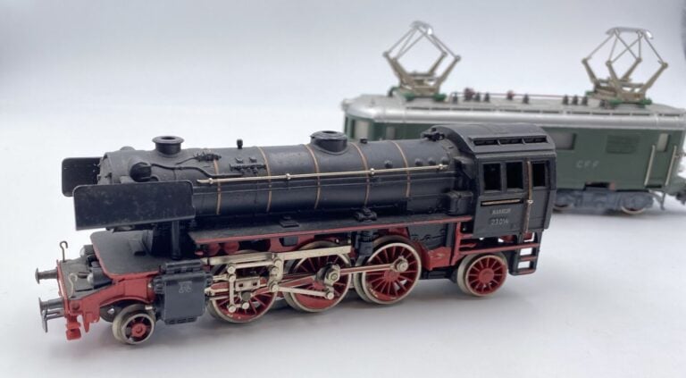 Marklin série 800; loco vapeur 131 sans tender et loco électrique RES 800