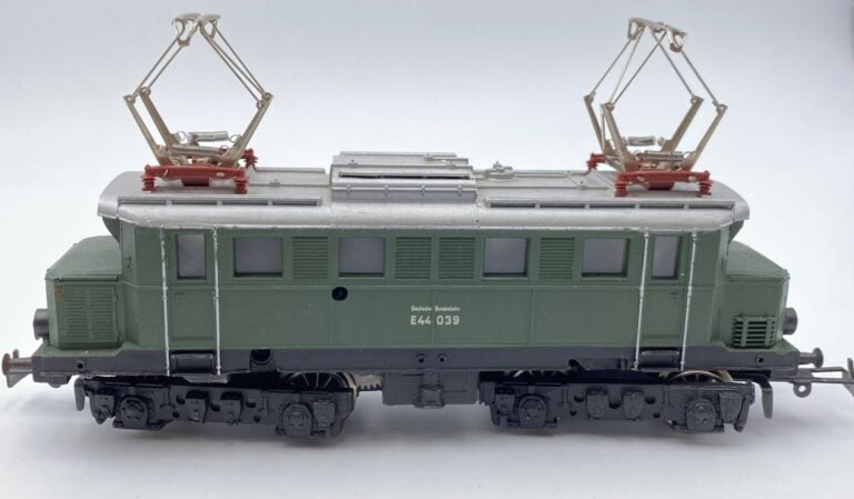 Marklin série 800; locotender type vapeur 141 ref TT 800 2 et loco électrique S…