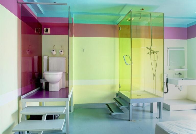 Matali Crasset - Décor intérieur de la chambre 53 " strate " comprenant : panne…