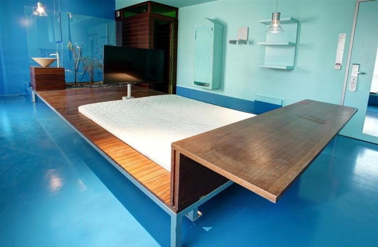 Matali Crasset - Décoration intérieure de la chambre 27 " indoor terrasse ", co…