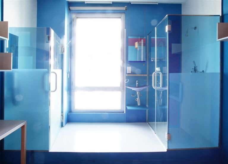 Matali Crasset - Décoration intérieure de la chambre 41 " monospace " : panneau…