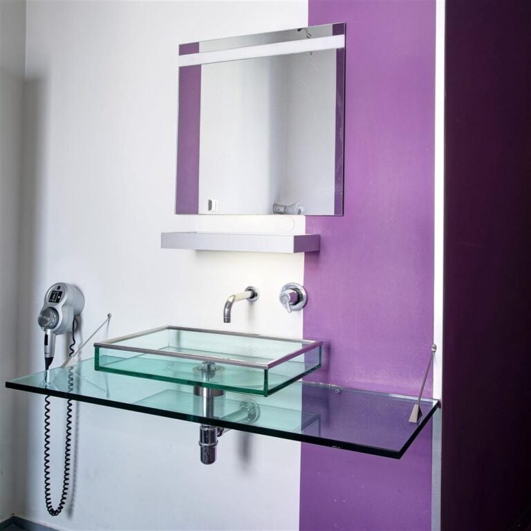 Matali Crasset - Décoration intérieure de la chambre 44 " technocorner ", compr…