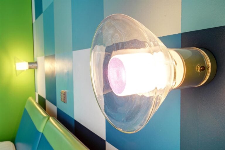 Matali Crasset - Paire d'appliques murales " Hi Light " en verre et aluminium,…