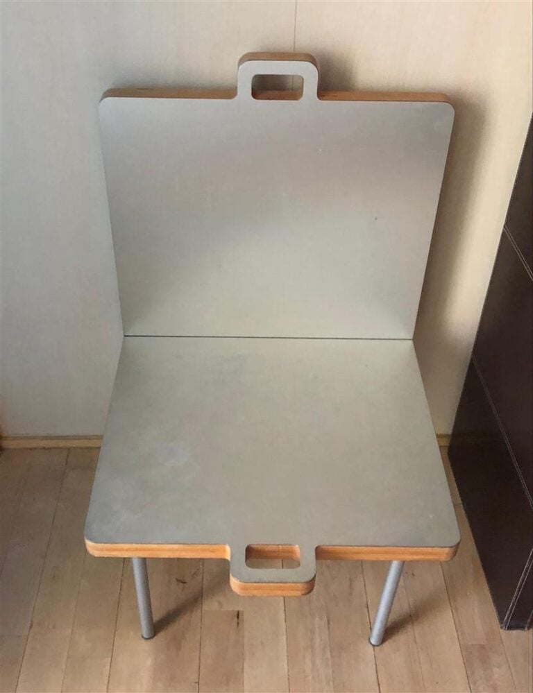 Matali Crasset - Porte-valise en contreplaqué métallisé à deux poignées sur piè…