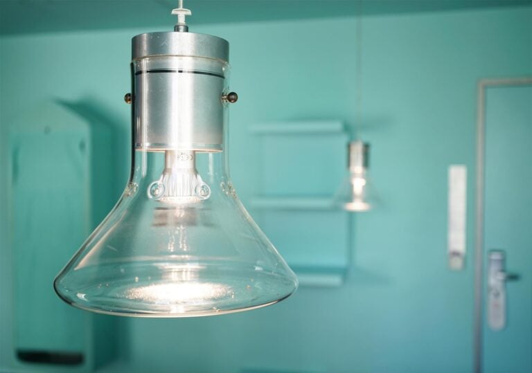 Matali Crasset - Trois suspensions " Hi Light " en verre et aluminium, réalisée…