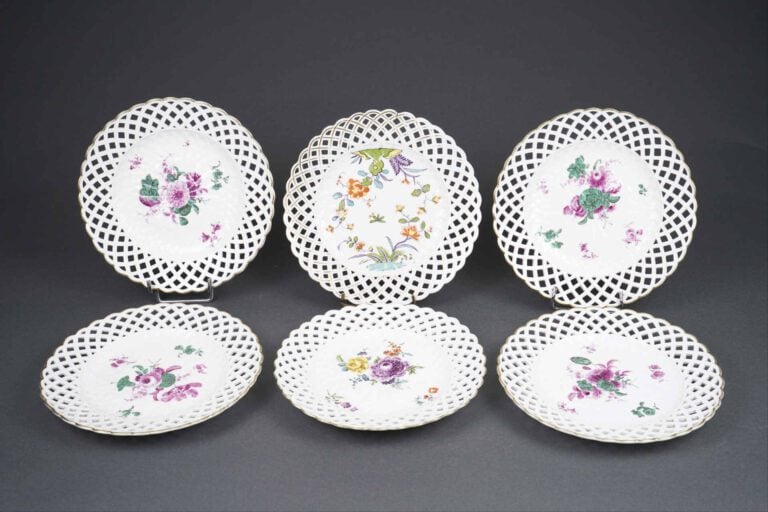 MEISSEN - Ensemble de six assiettes en porcelaine polychrome de forme ronde fes…