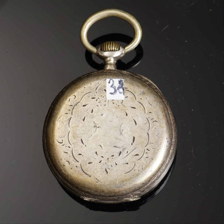 Montre à coq en argent (925°/oo). Cadran émaillé. Indication des heures en chif…