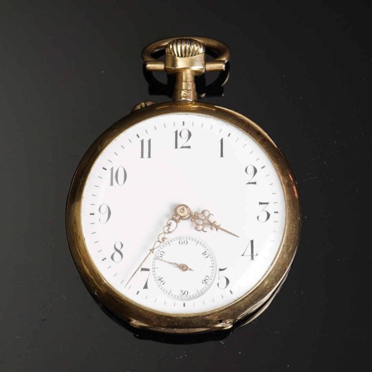 Montre de gousset en or jaune 18K (750°/oo). Cadran émaillé, à indication des h…