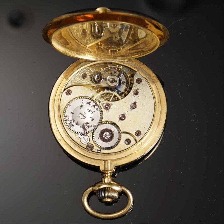 Montre de gousset en or jaune 18K (750°/oo). Cadran émaillé, indication des heu…