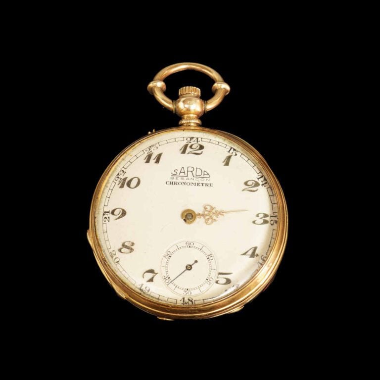 Montre de gousset en or jaune 18K (750°/oo). Cadran signé Sarda à Besançon en m…