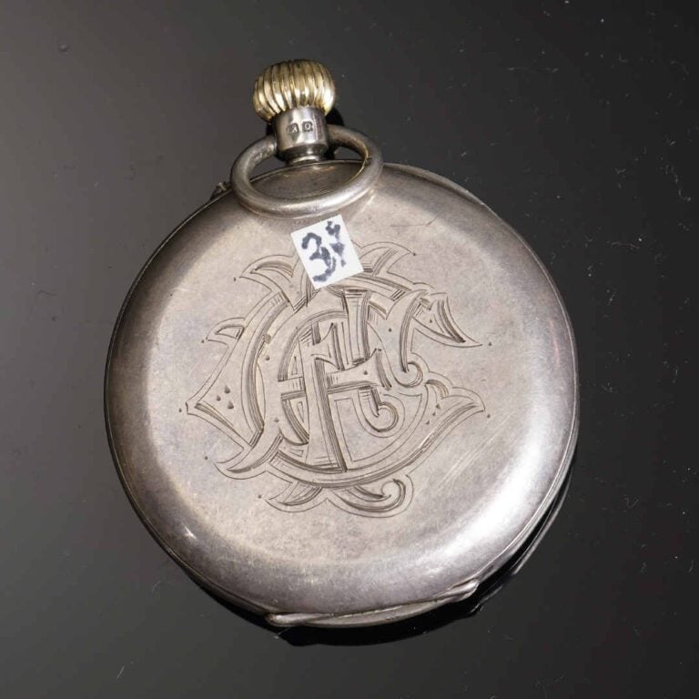 Montre de poche de type savonnette en argent (925°/oo). Le cadran émaillé blanc…
