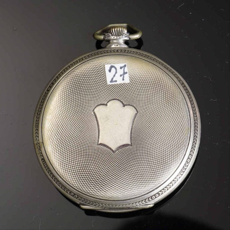 Montre de poche de type savonnette en argent (925°/oo). Le cadran émaillé blanc…