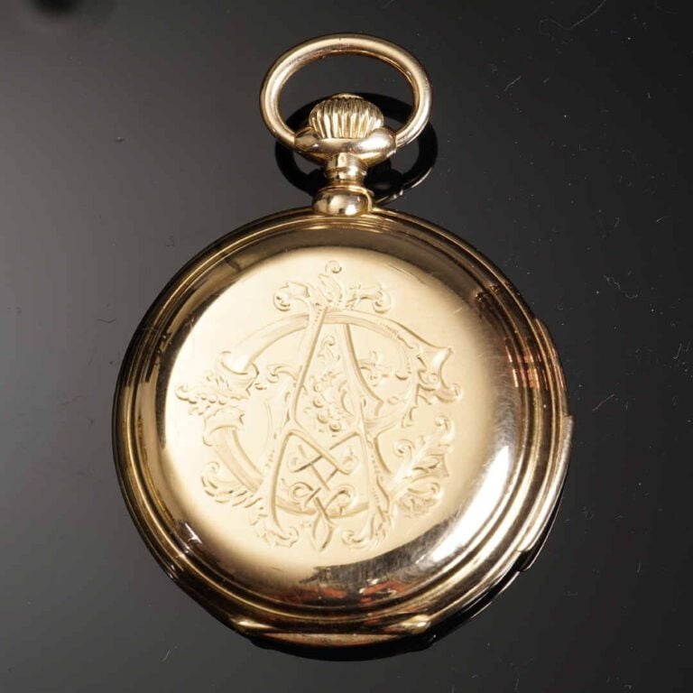 Montre de poche de type savonnette en or jaune 18K (750°/oo) à sonnerie. Cadran…