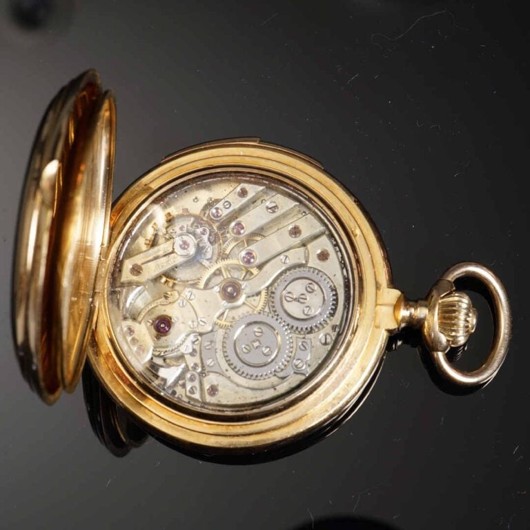 Montre de poche de type savonnette en or jaune 18K (750°/oo) à sonnerie. Cadran…